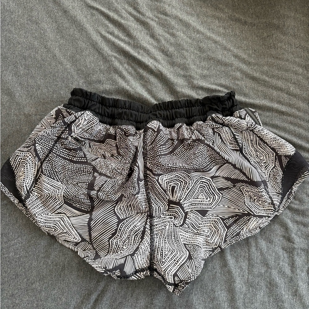 Lululemon shorts - Picture 4 of 4